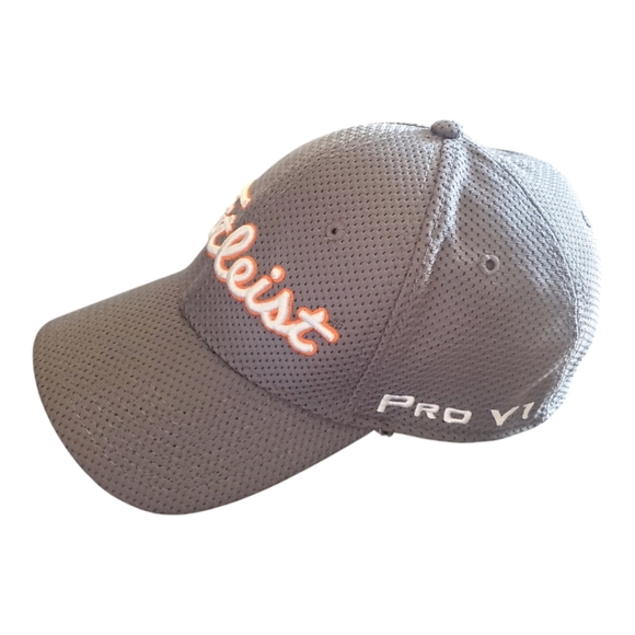 Titleist Other - Pro V1 Performance Cap in Dark Gray M/L